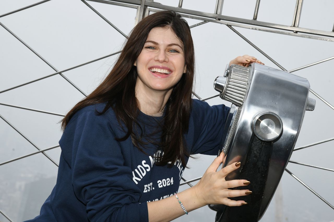 ALEXANDRA DADDARIO LIGHTS THE EMPIRE STATE BUILDING IN HONOR OF CHILDREN MENTAL HEALTH AWARENESS DAY04